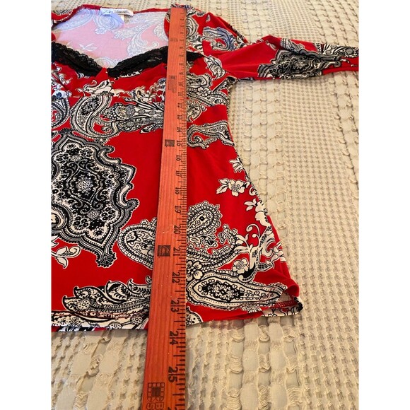 Linea Donatella Size Small Red Black Paisley Top w/Lace Neckline Sexy! - Picture 9 of 9